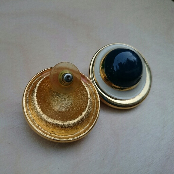 ☔Stormy-Side Up🍳 - Picture 2 of 4